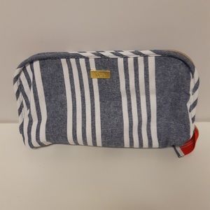 Cosmetic or toiletries bag organizer